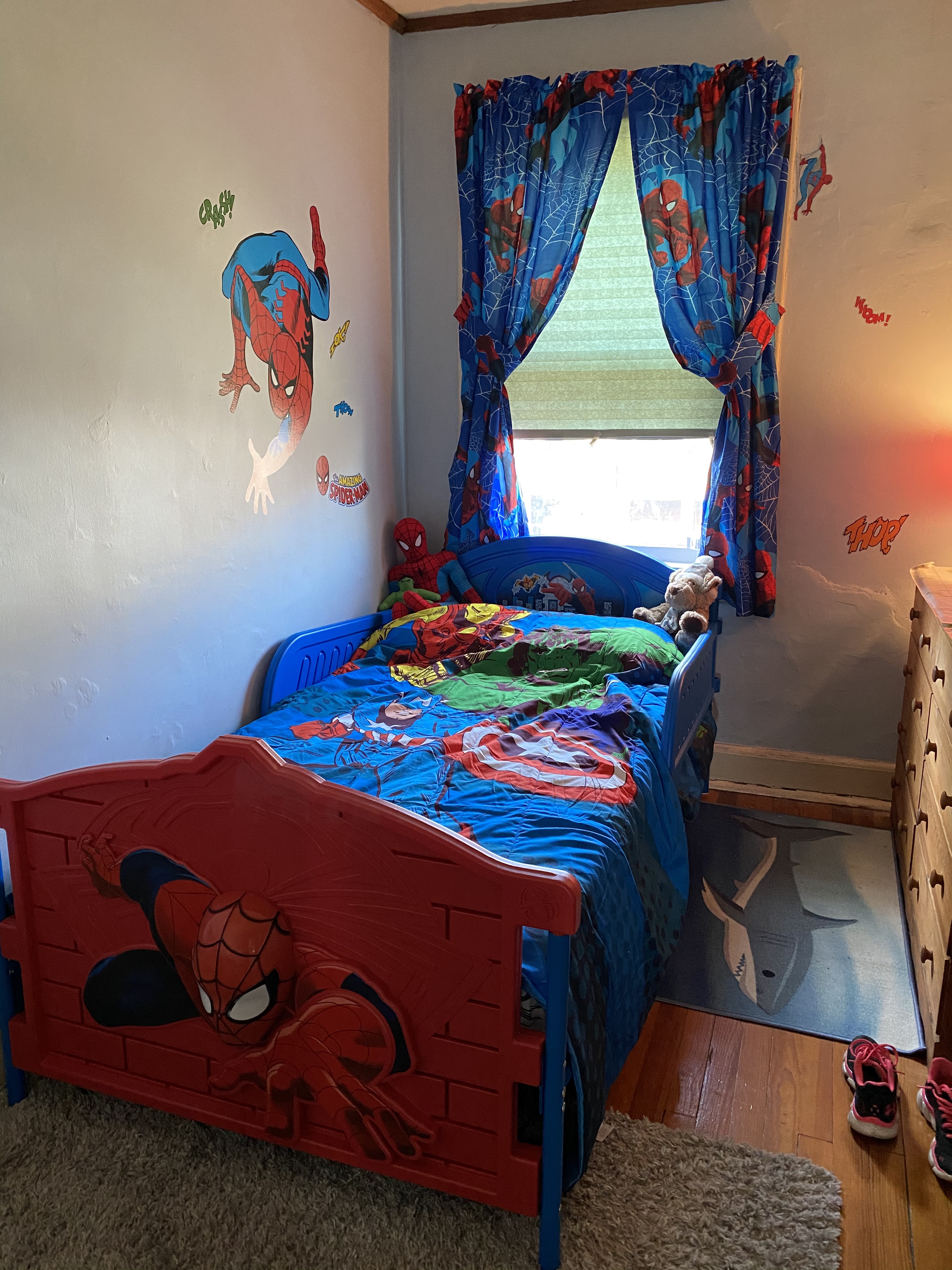 【Furniture】Marvel Spider-Man Plastic 3D-Footboard Twin Bed by Delta Children