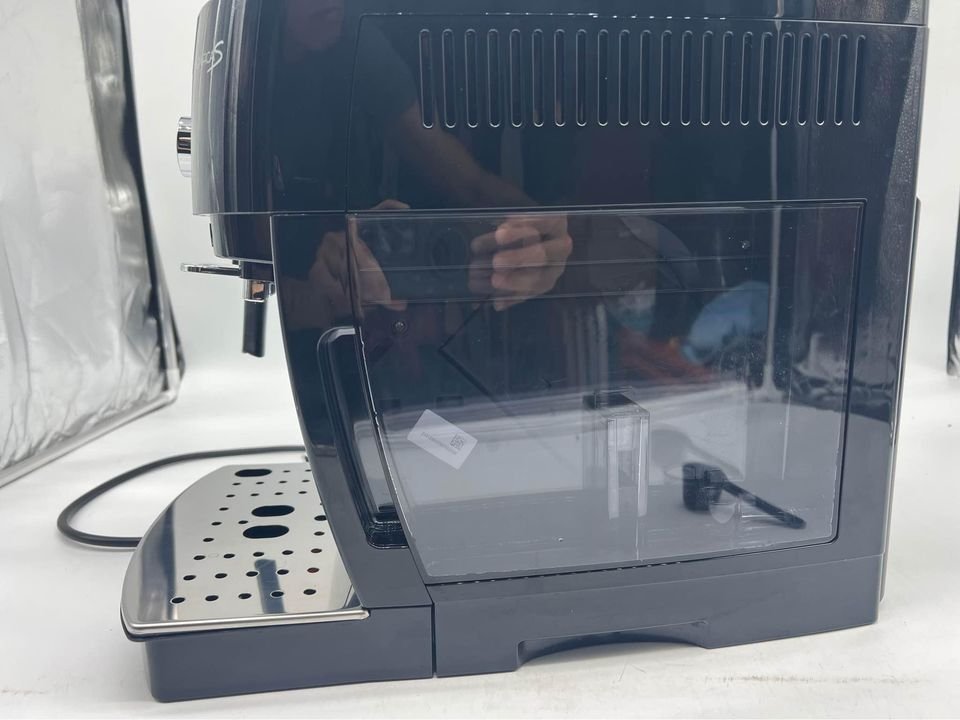 De’Longhi Magnifica S, Automatic Bean to Cup Coffee Machine, Espresso and Cappuccino Maker