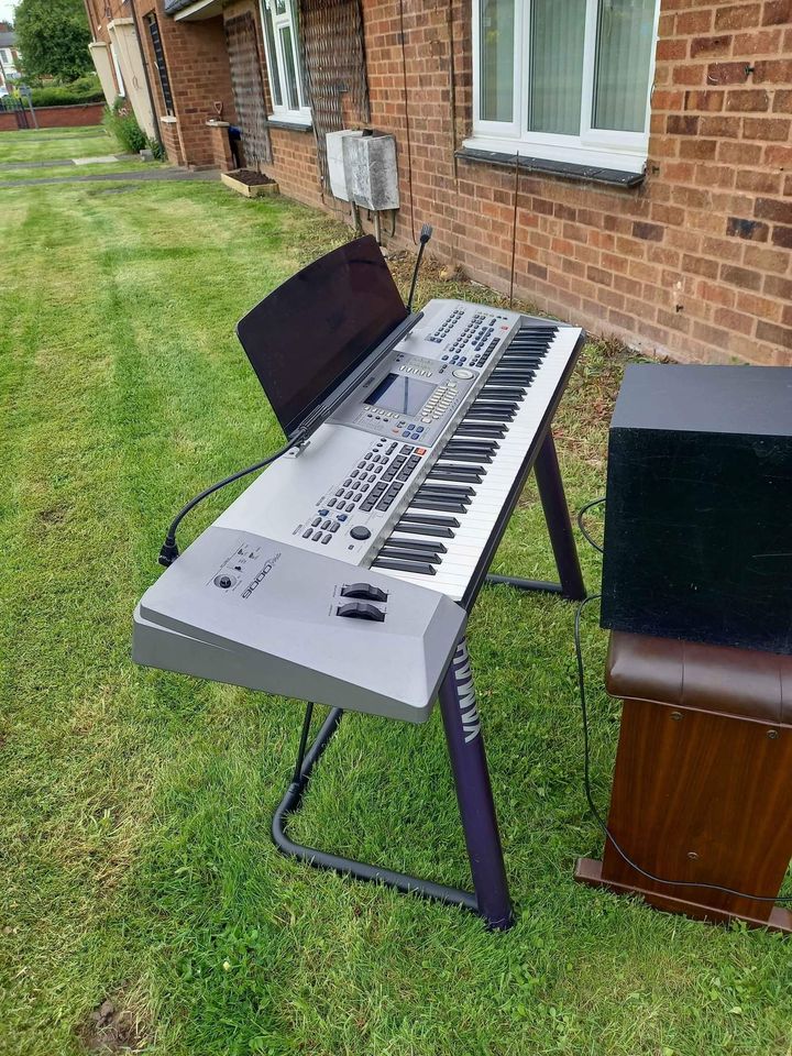 Yabaha 9000 Pro Beginner's Electronic Key Bass Steel Quarter Power Supply Rack