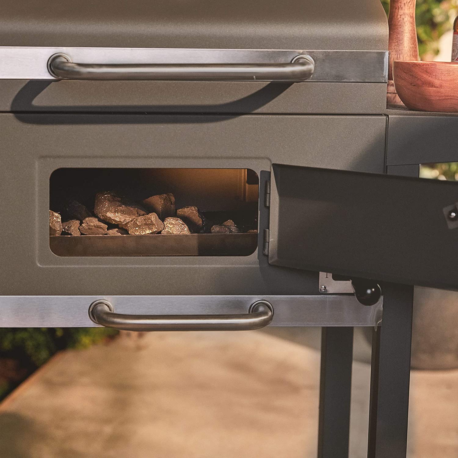 VonHaus Compact Charcoal BBQ – Barbecue with Warming Rack, Adjustable Height & Temperature Gauge – Portable, Bottle Opener Feature, Ash Catcher & Additional Storage Shelf