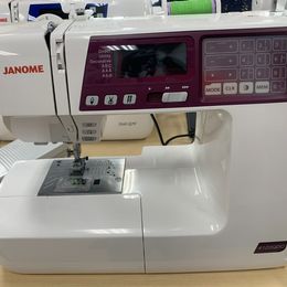 Janome 4120QDC-T and G Computerized Quilting and Sewing Machine with Bonus Quilt Kit