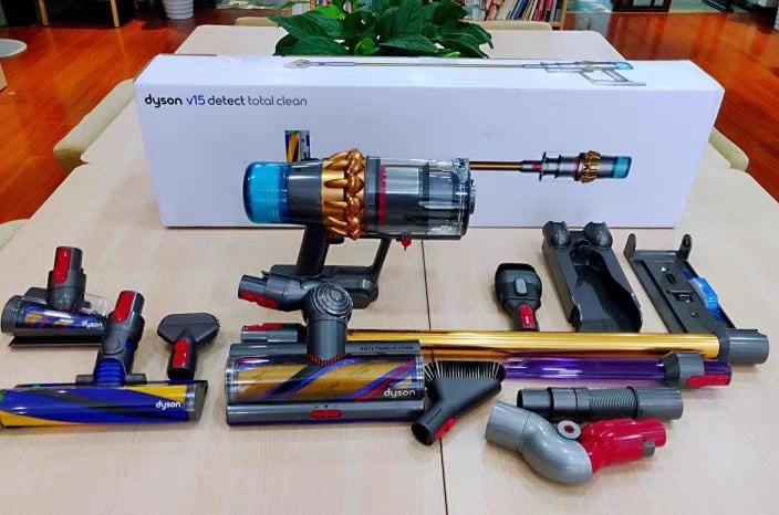 Dyson Vacuum Cleaner V15 Clearance Sale.