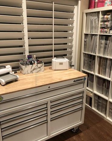 HuskyTool 46 in. W x 24.5 in. D 9-Drawer Gloss Black Deep Tool Chest Mobile Workbench with Hardwood Top and Power Station, Red, (H46MWC9V2PWR)